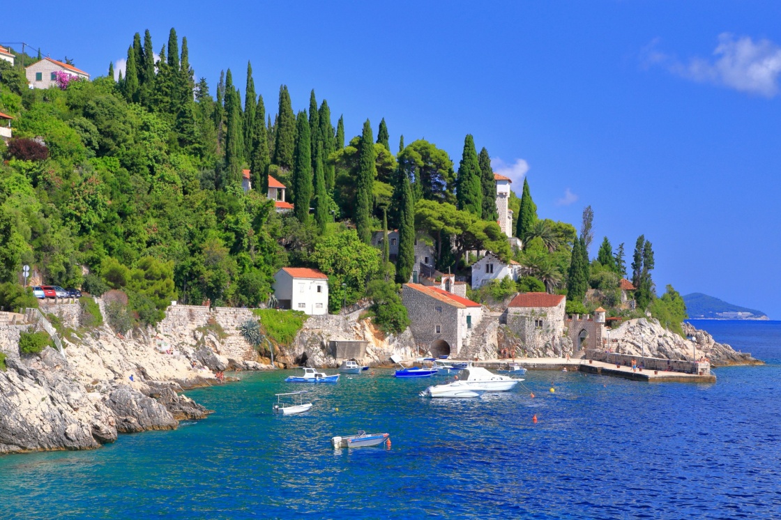 'Small traditional harbor on the Adriatic sea coast, Trsteno, Croatia' - Dubrovník